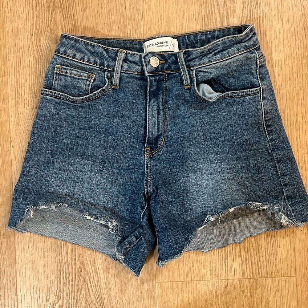 JUST BLACK DENIM Distressed Relaxed jeans Shorts size small